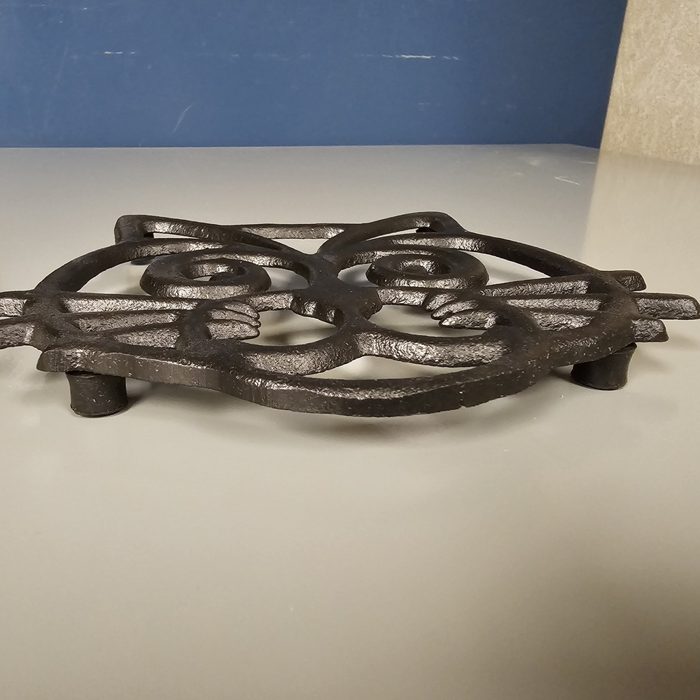 Black Cast Iron Cat Face Trivet 7"x7" - Picture 3 of 3